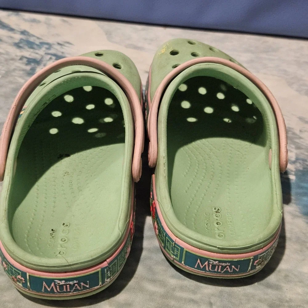 Crocs Disney Mulan Girls Toddler C11 Green Pink Character Clogs